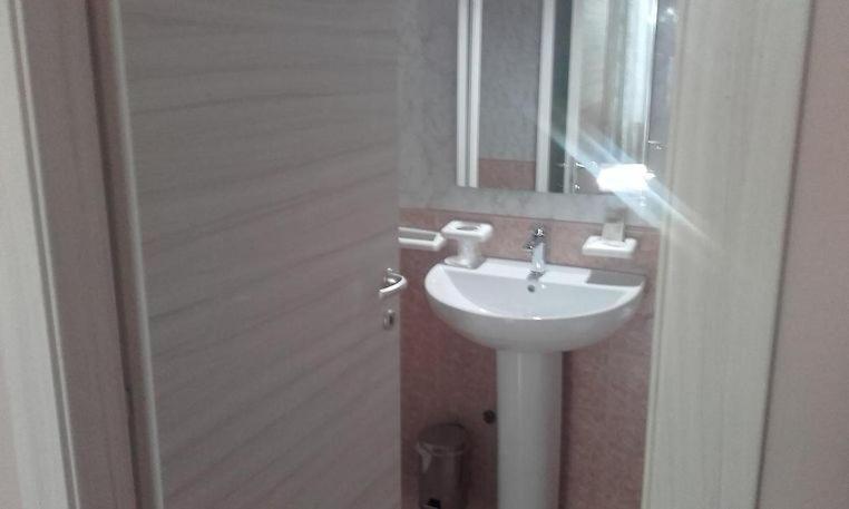 פארמה Albergo Elena 3 Via Emilia Ovest 347 מראה חיצוני תמונה